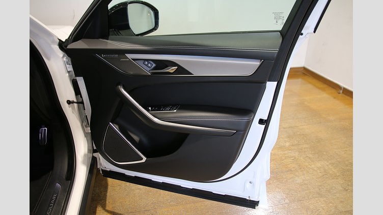 2024 認定中古車 Jaguar F-Pace オストゥーニパールホワイト D200マイルドハイブリッド（ディーゼル） R-DYNAMIC SE