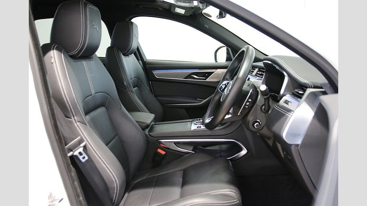2024 認定中古車 Jaguar F-Pace オストゥーニパールホワイト D200マイルドハイブリッド（ディーゼル） R-DYNAMIC SE