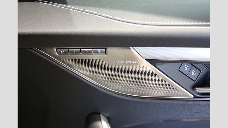 2024 認定中古車 Jaguar F-Pace オストゥーニパールホワイト D200マイルドハイブリッド（ディーゼル） R-DYNAMIC SE