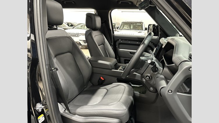 2024 認定中古車 Land Rover Defender 130 Santorini Black D350 AWD X-Dynamic SE D350