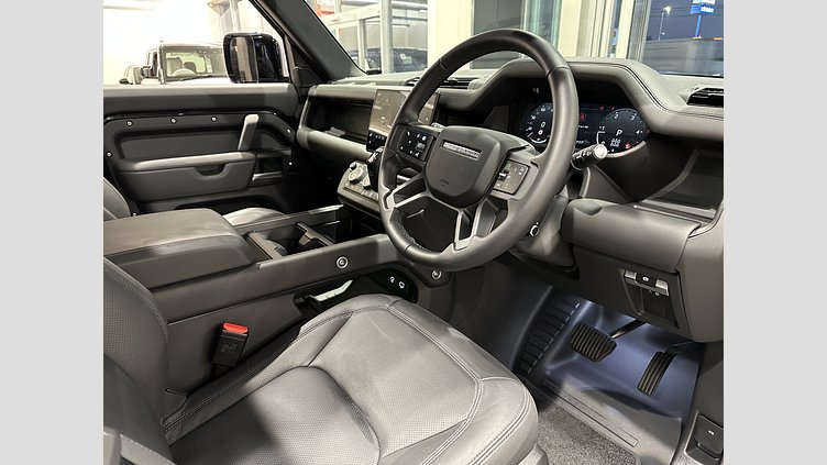 2024 認定中古車 Land Rover Defender 130 Santorini Black D350 AWD X-Dynamic SE D350