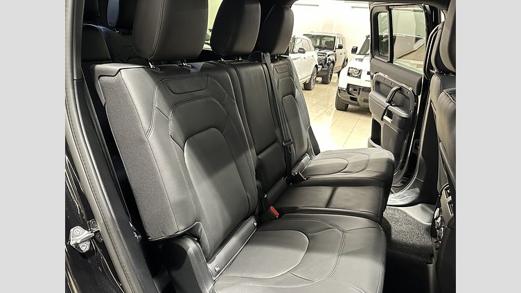 2024 認定中古車 Land Rover Defender 130 Santorini Black D350 AWD X-Dynamic SE D350