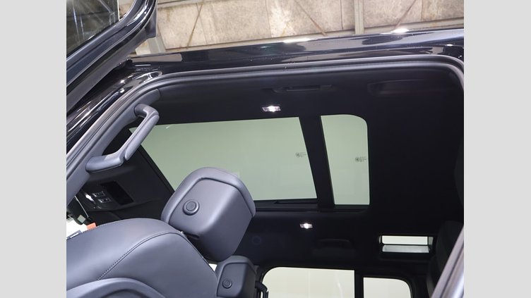 2022 認定中古車 Land Rover Defender 110 Santorini Black AWD X-Dy HSE D300