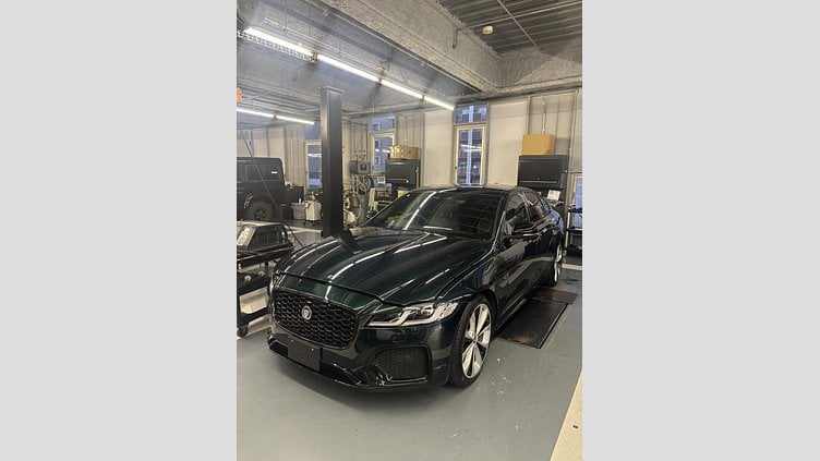 2023 認定中古車 Jaguar XF British Racing Green P300 スポーツブレイク（ガソリン） SPORT