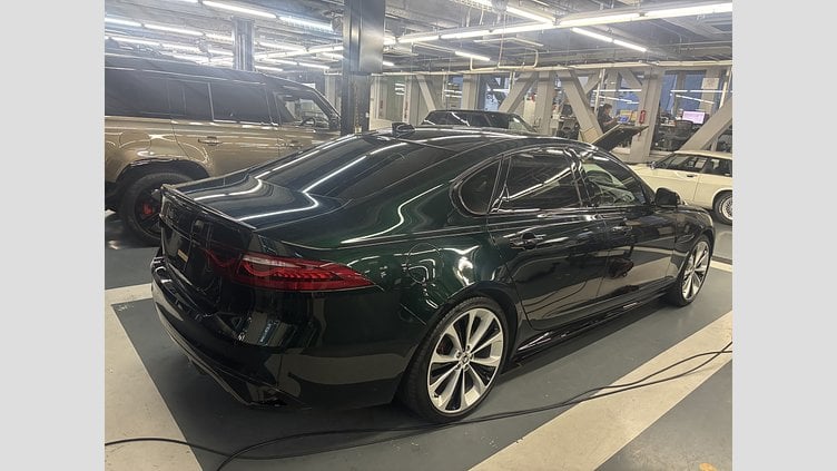 2023 認定中古車 Jaguar XF British Racing Green P300 スポーツブレイク（ガソリン） SPORT