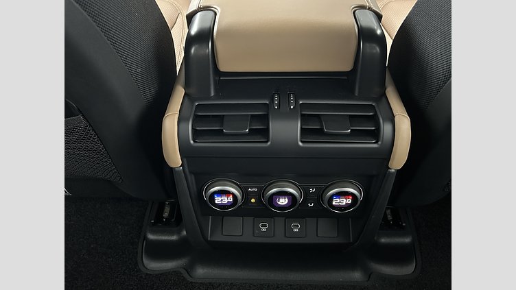2025 認定中古車 Land Rover Defender 110 Santorini Black V8 P525(ガソリン） V8