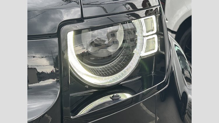 2025 認定中古車 Land Rover Defender 110 Santorini Black V8 P525(ガソリン） V8