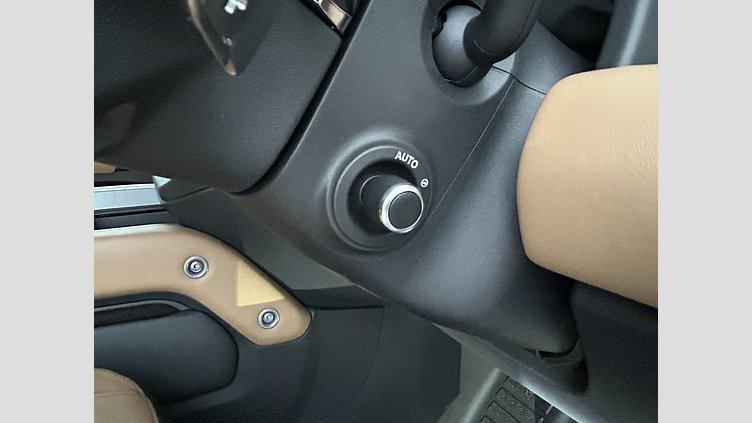 2025 認定中古車 Land Rover Defender 110 Santorini Black V8 P525(ガソリン） V8