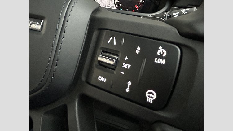 2025 認定中古車 Land Rover Defender 110 Santorini Black V8 P525(ガソリン） V8