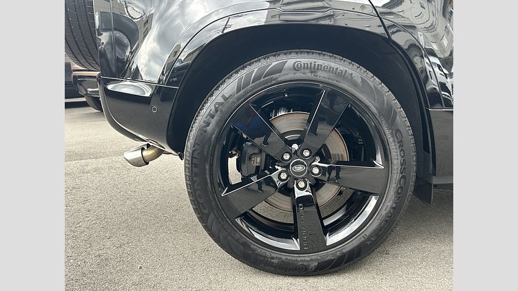 2025 認定中古車 Land Rover Defender 110 Santorini Black V8 P525(ガソリン） V8