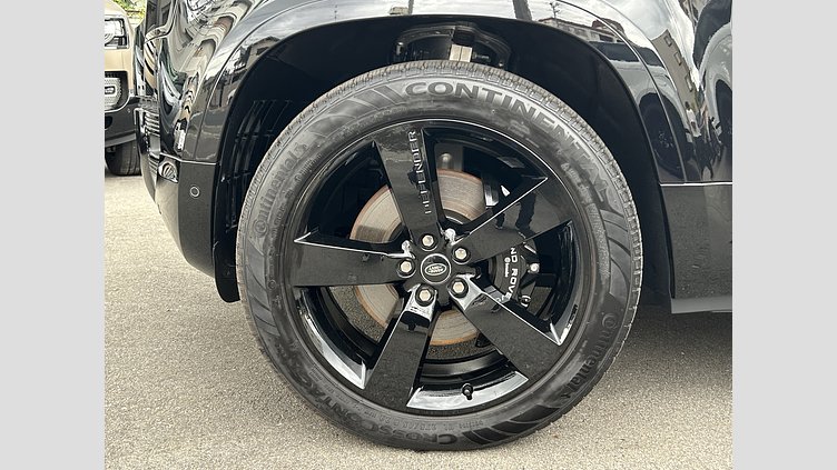 2025 認定中古車 Land Rover Defender 110 Santorini Black V8 P525(ガソリン） V8