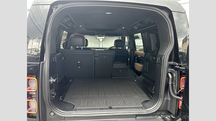2025 認定中古車 Land Rover Defender 110 Santorini Black V8 P525(ガソリン） V8