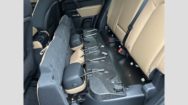 2025 認定中古車 Land Rover Defender 110 Santorini Black V8 P525(ガソリン） V8