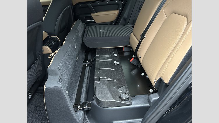 2025 認定中古車 Land Rover Defender 110 Santorini Black V8 P525(ガソリン） V8