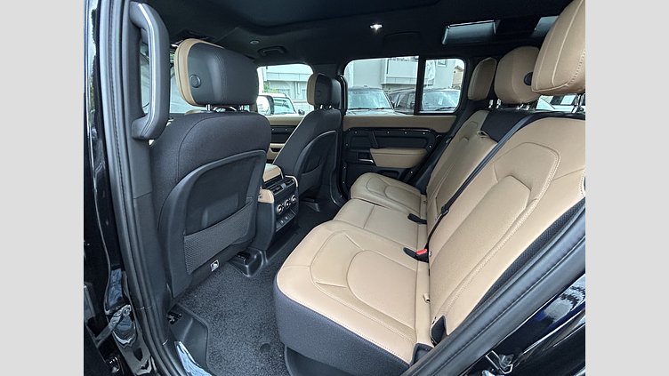 2025 認定中古車 Land Rover Defender 110 Santorini Black V8 P525(ガソリン） V8