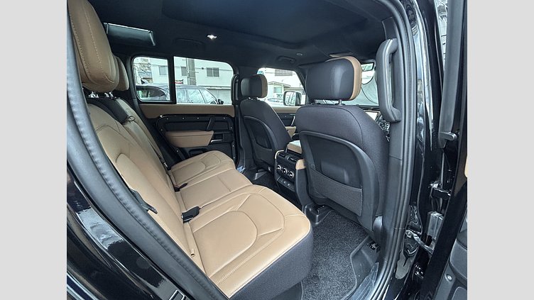 2025 認定中古車 Land Rover Defender 110 Santorini Black V8 P525(ガソリン） V8