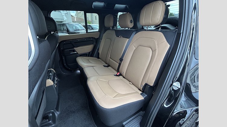 2025 認定中古車 Land Rover Defender 110 Santorini Black V8 P525(ガソリン） V8