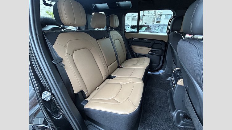 2025 認定中古車 Land Rover Defender 110 Santorini Black V8 P525(ガソリン） V8