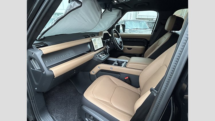 2025 認定中古車 Land Rover Defender 110 Santorini Black V8 P525(ガソリン） V8