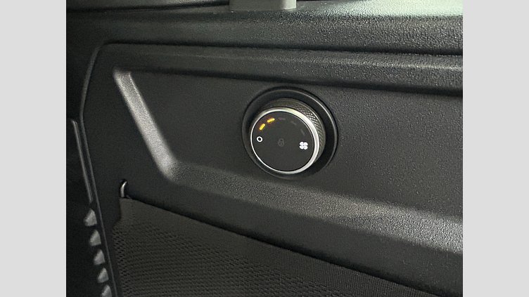 2025 認定中古車 Land Rover Defender 110 Santorini Black V8 P525(ガソリン） V8