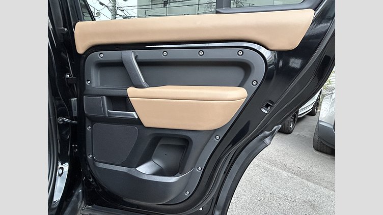 2025 認定中古車 Land Rover Defender 110 Santorini Black V8 P525(ガソリン） V8