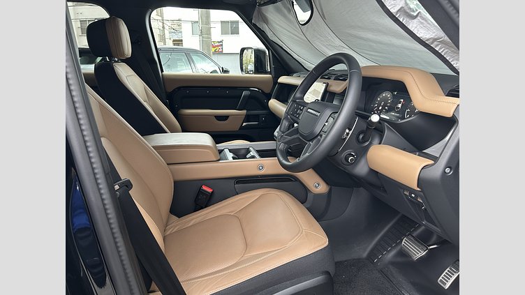 2025 認定中古車 Land Rover Defender 110 Santorini Black V8 P525(ガソリン） V8