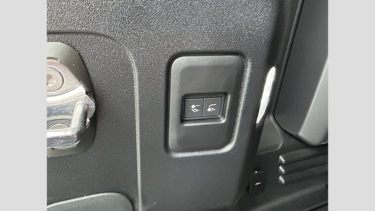 2025 認定中古車 Land Rover Defender 110 Santorini Black V8 P525(ガソリン） V8