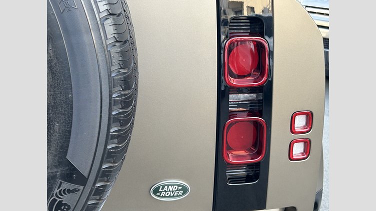 2023 認定中古車 Land Rover Defender 110 Gondwana Stone 3.0Lディーゼル S