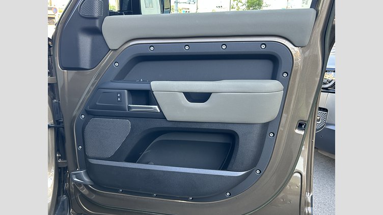 2023 認定中古車 Land Rover Defender 110 Gondwana Stone 3.0Lディーゼル S