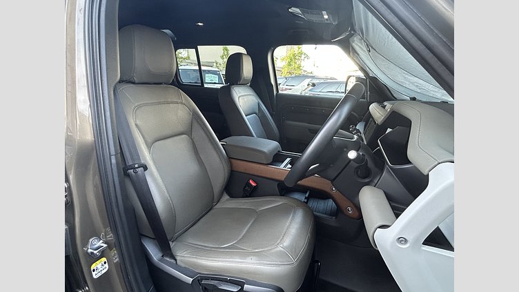 2023 認定中古車 Land Rover Defender 110 Gondwana Stone 3.0Lディーゼル S
