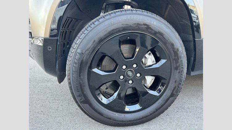 2023 認定中古車 Land Rover Defender 110 Gondwana Stone 3.0Lディーゼル S