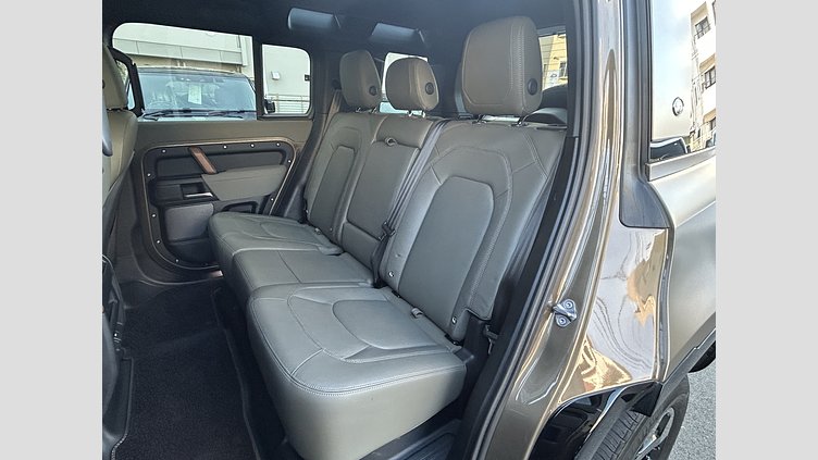 2023 認定中古車 Land Rover Defender 110 Gondwana Stone 3.0Lディーゼル S