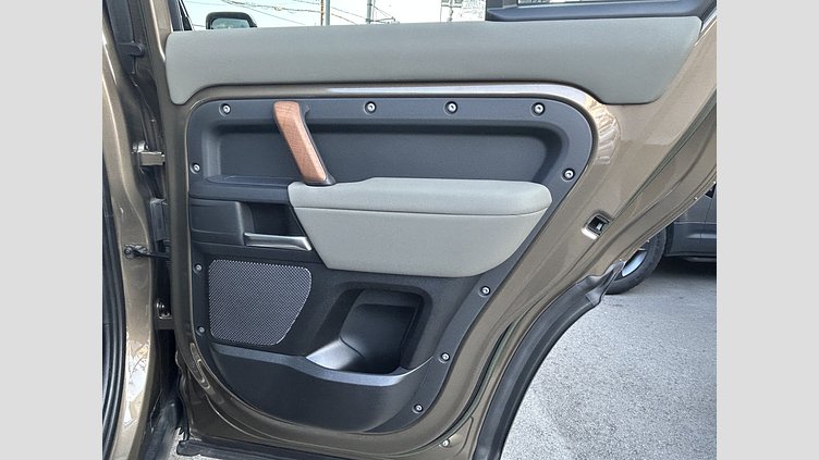 2023 認定中古車 Land Rover Defender 110 Gondwana Stone 3.0Lディーゼル S