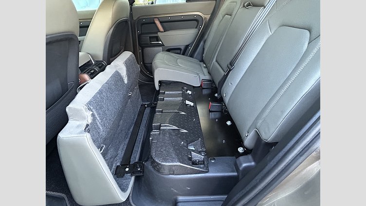 2023 認定中古車 Land Rover Defender 110 Gondwana Stone 3.0Lディーゼル S
