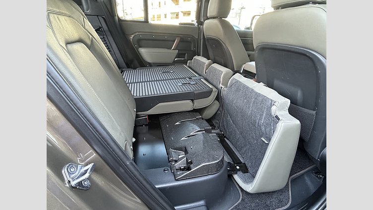 2023 認定中古車 Land Rover Defender 110 Gondwana Stone 3.0Lディーゼル S