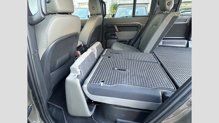 2023 認定中古車 Land Rover Defender 110 Gondwana Stone 3.0Lディーゼル S
