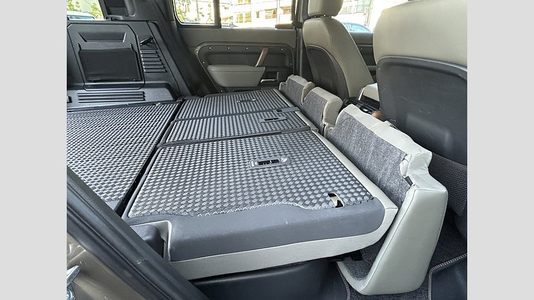 2023 認定中古車 Land Rover Defender 110 Gondwana Stone 3.0Lディーゼル S