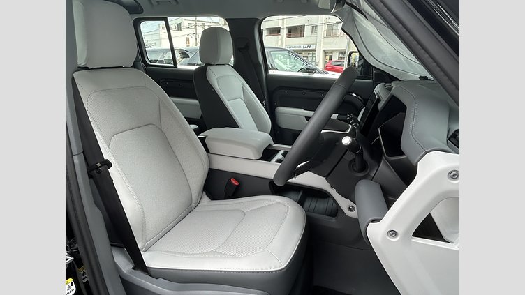 2023 認定中古車 Land Rover Defender 110 Santorini Black 2.0L（P300） X-DynamicSE