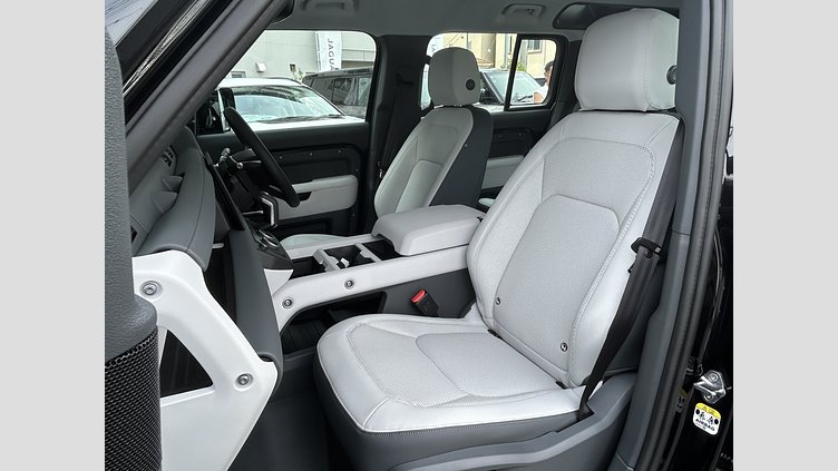 2023 認定中古車 Land Rover Defender 110 Santorini Black 2.0L（P300） X-DynamicSE