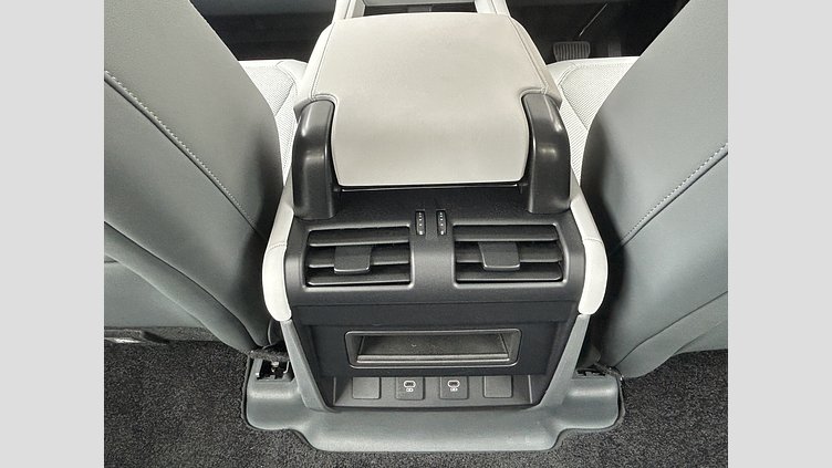 2023 認定中古車 Land Rover Defender 110 Santorini Black 2.0L（P300） X-DynamicSE