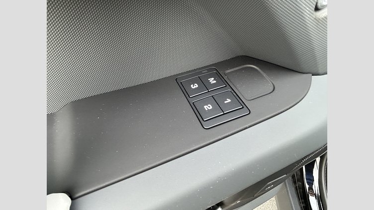 2023 認定中古車 Land Rover Defender 110 Santorini Black 2.0L（P300） X-DynamicSE