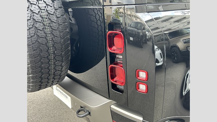 2023 認定中古車 Land Rover Defender 110 Santorini Black 2.0L（P300） X-DynamicSE