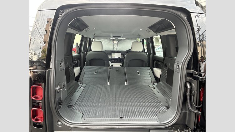 2023 認定中古車 Land Rover Defender 110 Santorini Black 2.0L（P300） X-DynamicSE