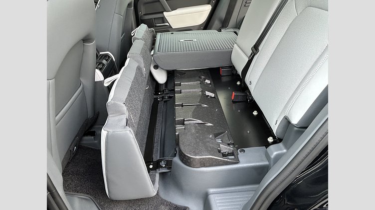 2023 認定中古車 Land Rover Defender 110 Santorini Black 2.0L（P300） X-DynamicSE