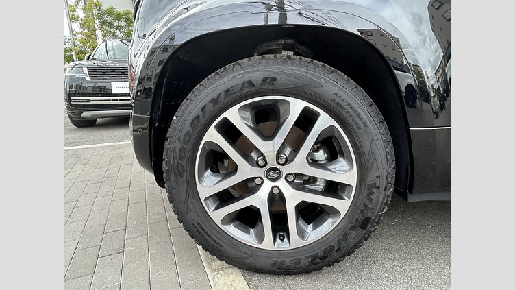 2023 認定中古車 Land Rover Defender 110 Santorini Black 2.0L（P300） X-DynamicSE