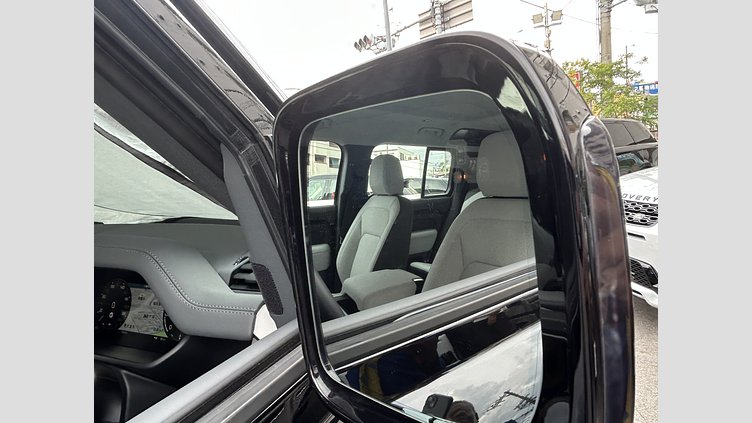 2023 認定中古車 Land Rover Defender 110 Santorini Black 2.0L（P300） X-DynamicSE