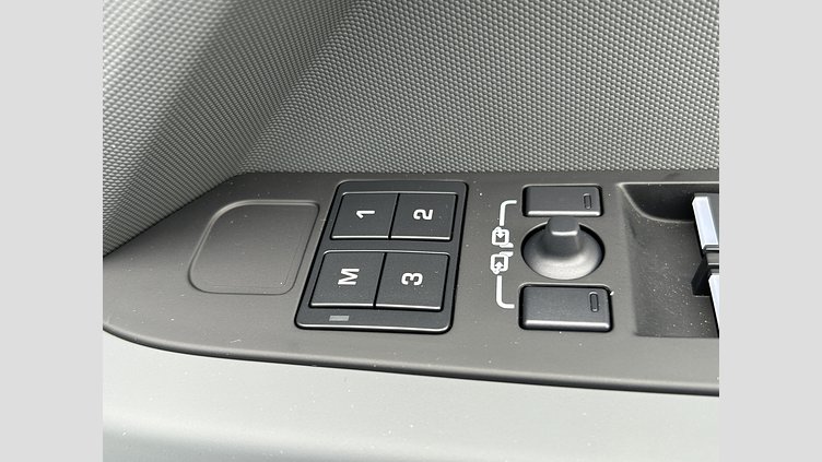 2023 認定中古車 Land Rover Defender 110 Santorini Black 2.0L（P300） X-DynamicSE