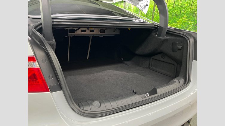 2020 認定中古車 Jaguar XF Yulong White 2WD プレステージ