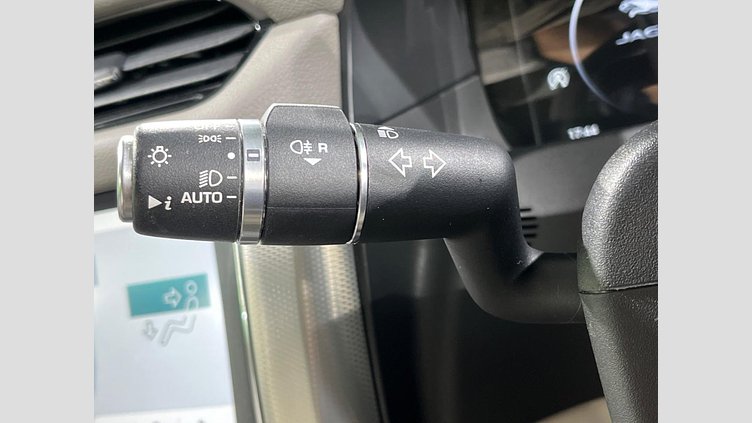 2020 認定中古車 Jaguar XF Yulong White 2WD プレステージ