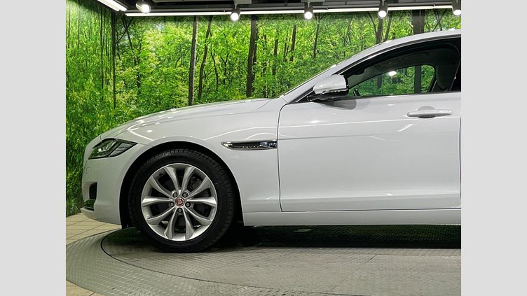 2020 認定中古車 Jaguar XF Yulong White 2WD プレステージ